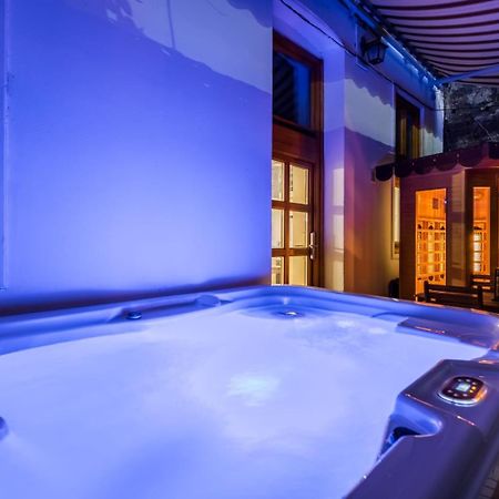Wellness Wonderland: Garden, Sauna, Jacuzzi In Cbd Budapest Exteriör bild