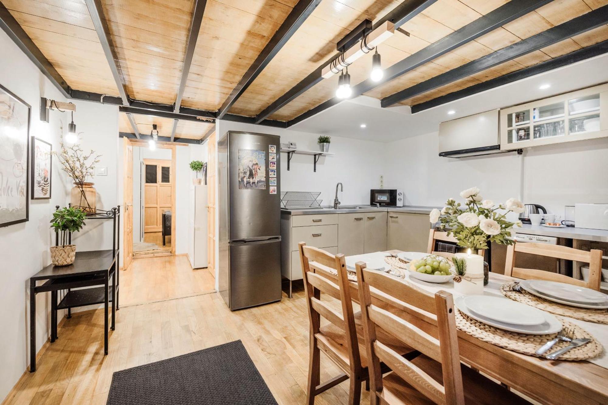 Wellness Wonderland: Garden, Sauna, Jacuzzi In Cbd Budapest Exteriör bild