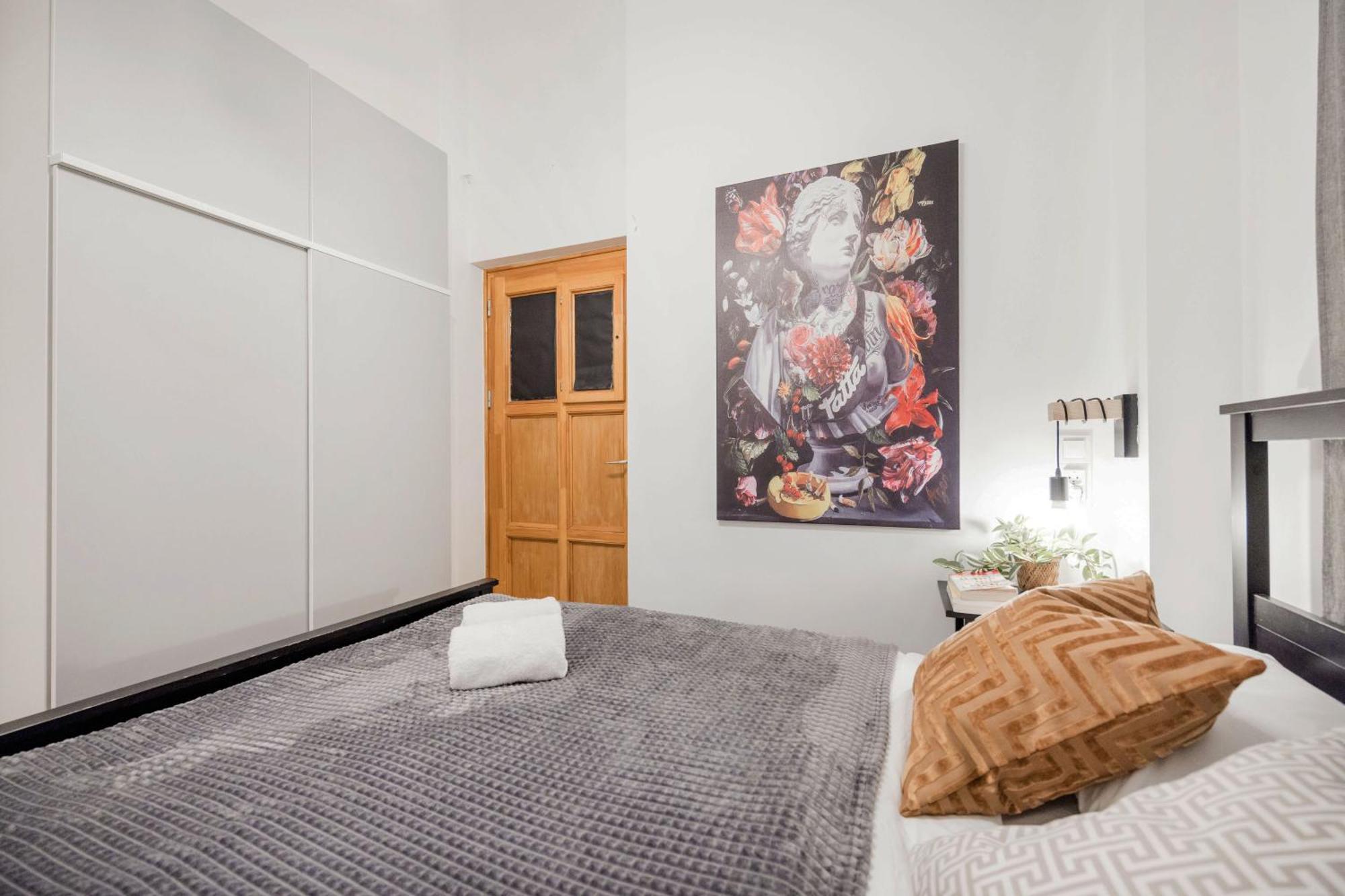 Wellness Wonderland: Garden, Sauna, Jacuzzi In Cbd Budapest Exteriör bild
