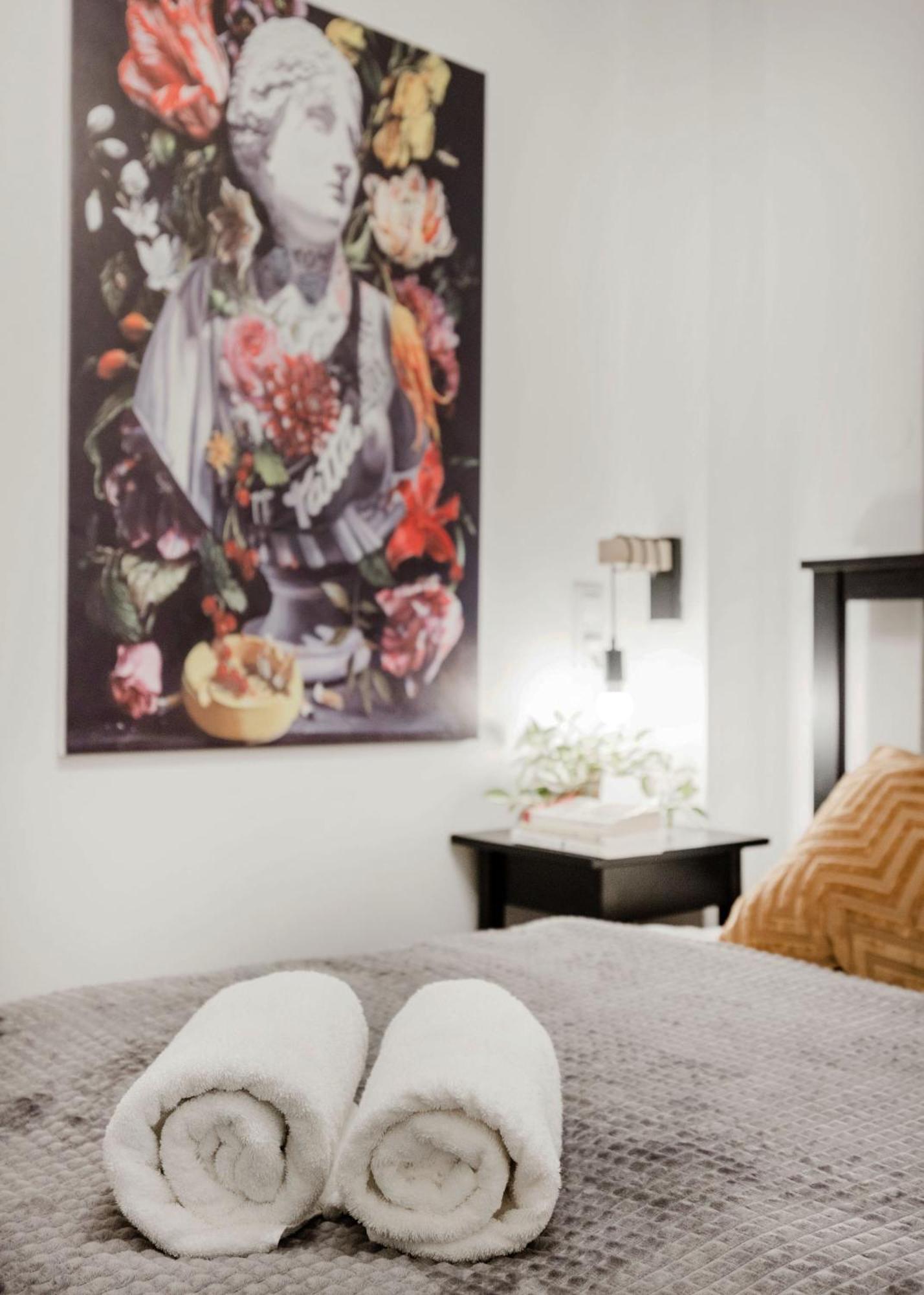 Wellness Wonderland: Garden, Sauna, Jacuzzi In Cbd Budapest Exteriör bild