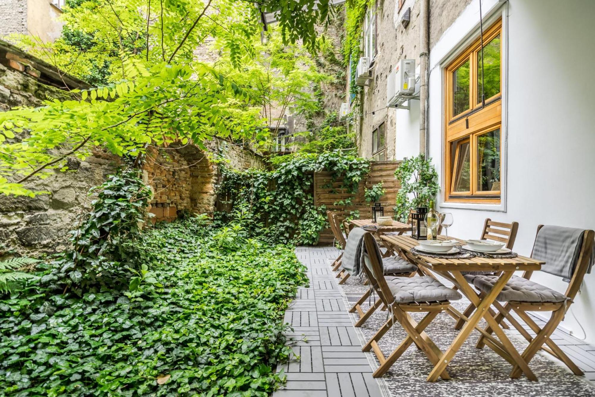 Wellness Wonderland: Garden, Sauna, Jacuzzi In Cbd Budapest Exteriör bild