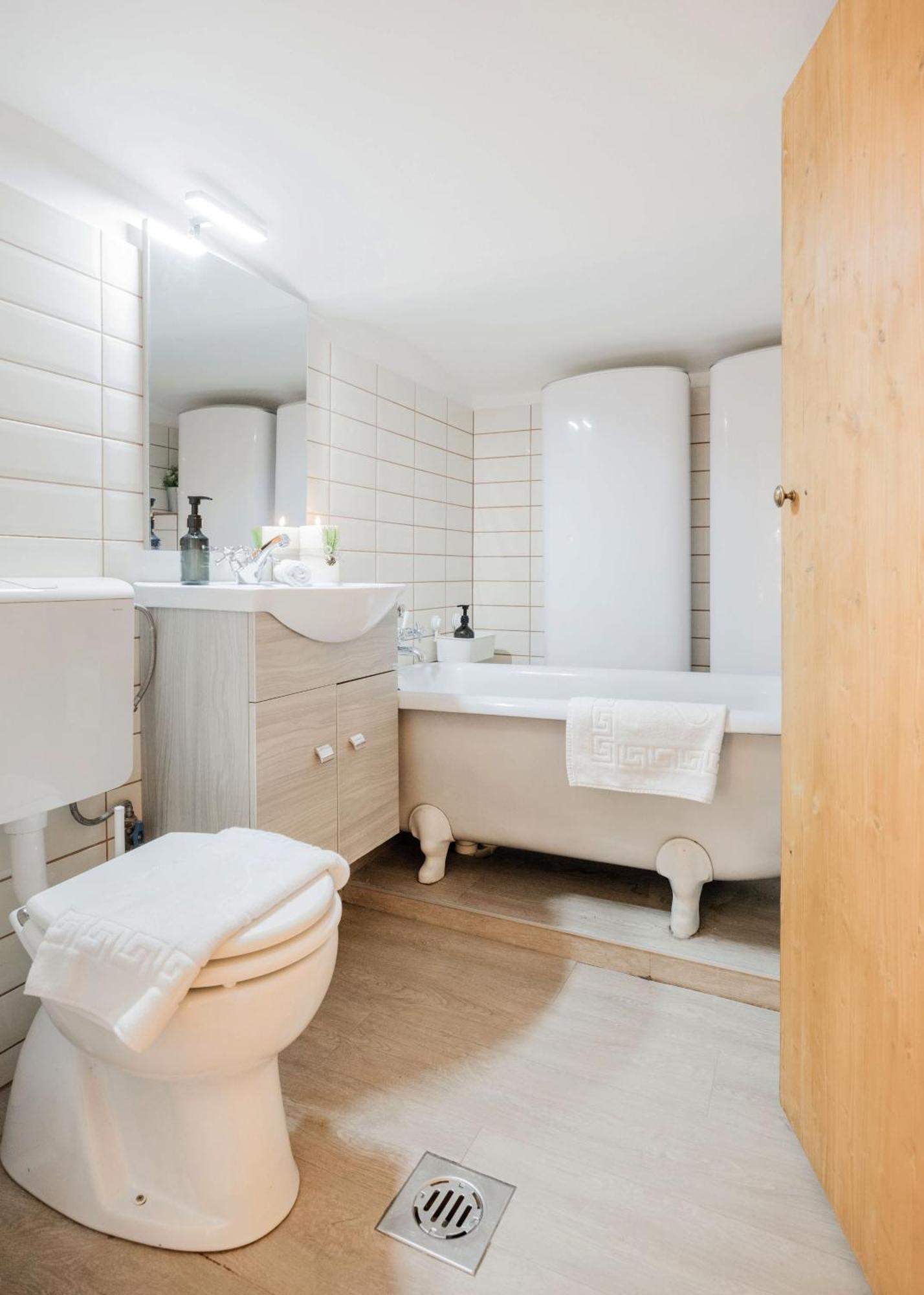 Wellness Wonderland: Garden, Sauna, Jacuzzi In Cbd Budapest Exteriör bild