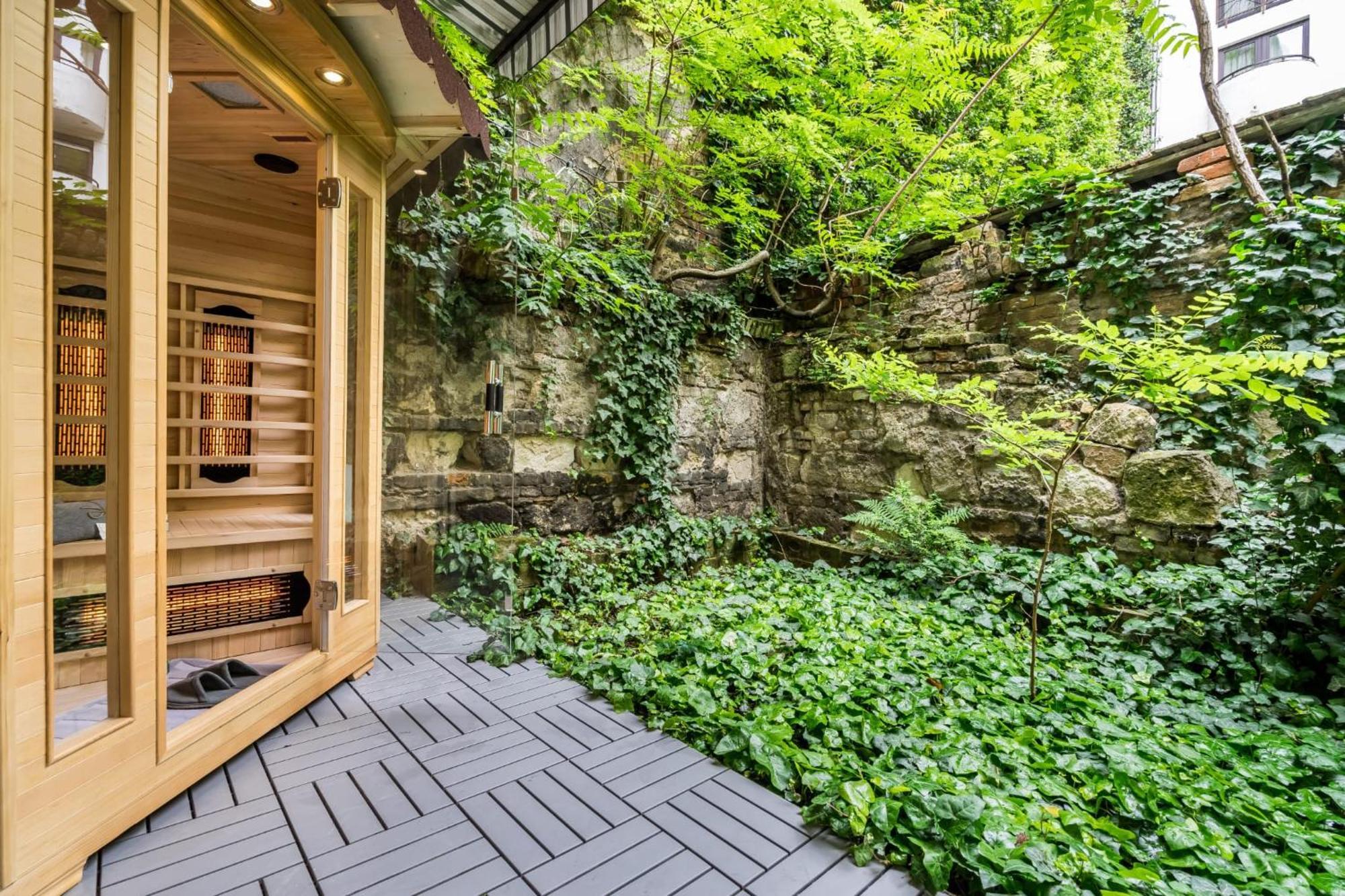Wellness Wonderland: Garden, Sauna, Jacuzzi In Cbd Budapest Exteriör bild