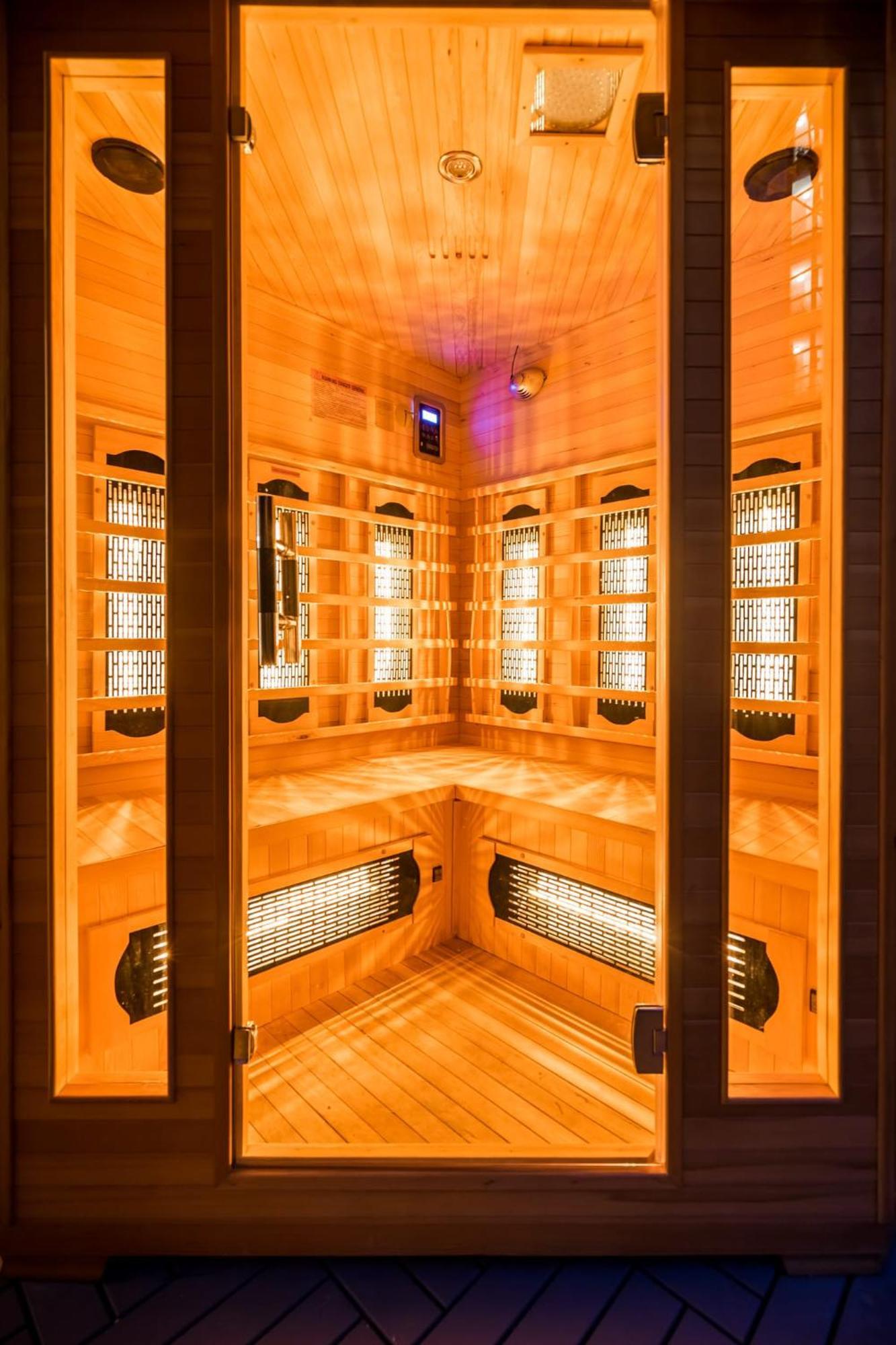 Wellness Wonderland: Garden, Sauna, Jacuzzi In Cbd Budapest Exteriör bild