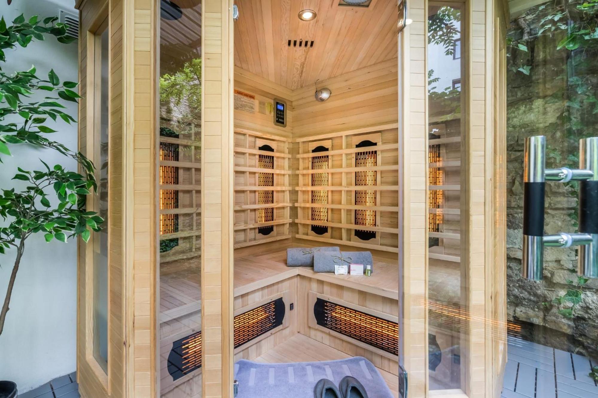 Wellness Wonderland: Garden, Sauna, Jacuzzi In Cbd Budapest Exteriör bild
