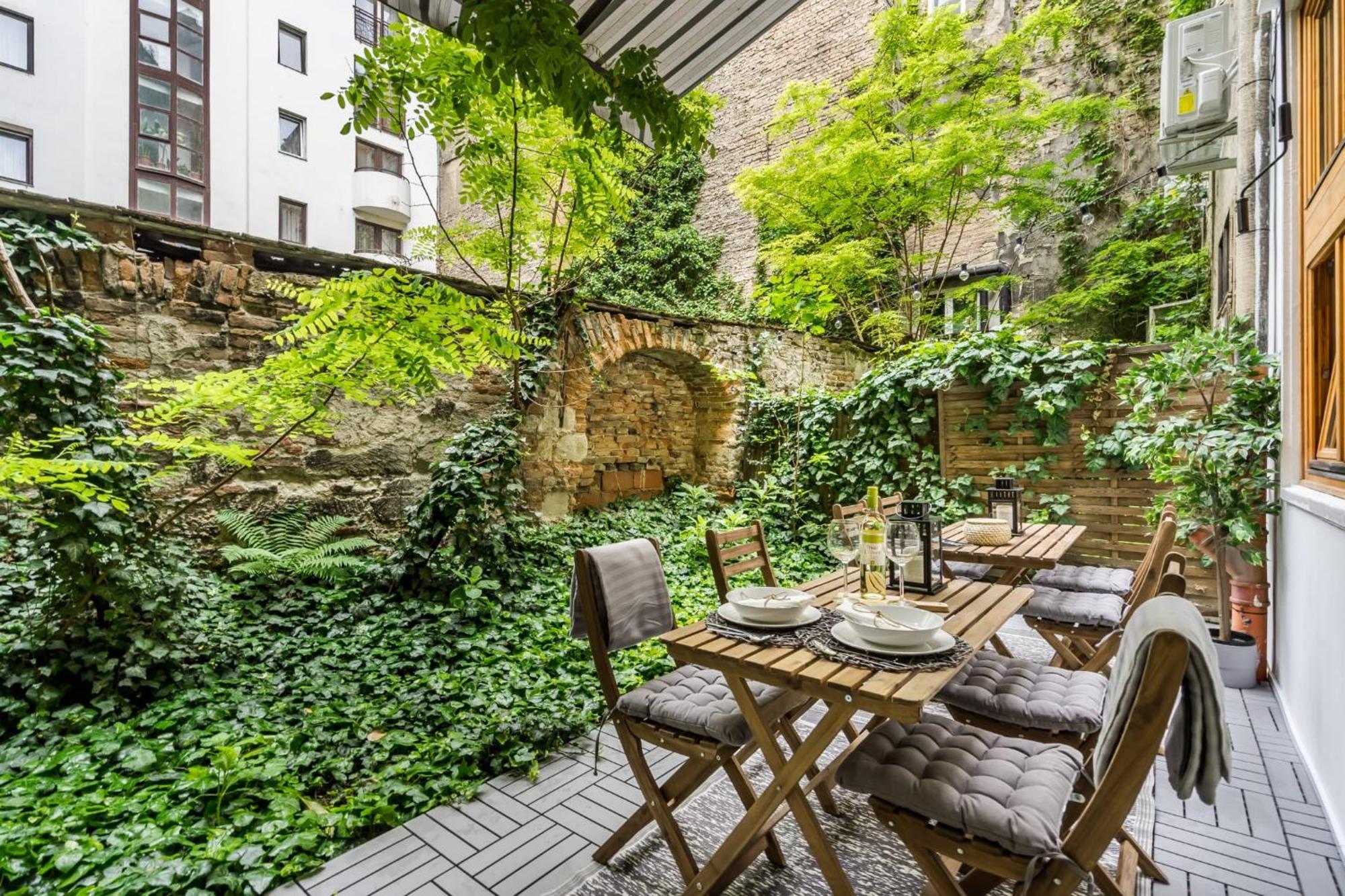 Wellness Wonderland: Garden, Sauna, Jacuzzi In Cbd Budapest Exteriör bild
