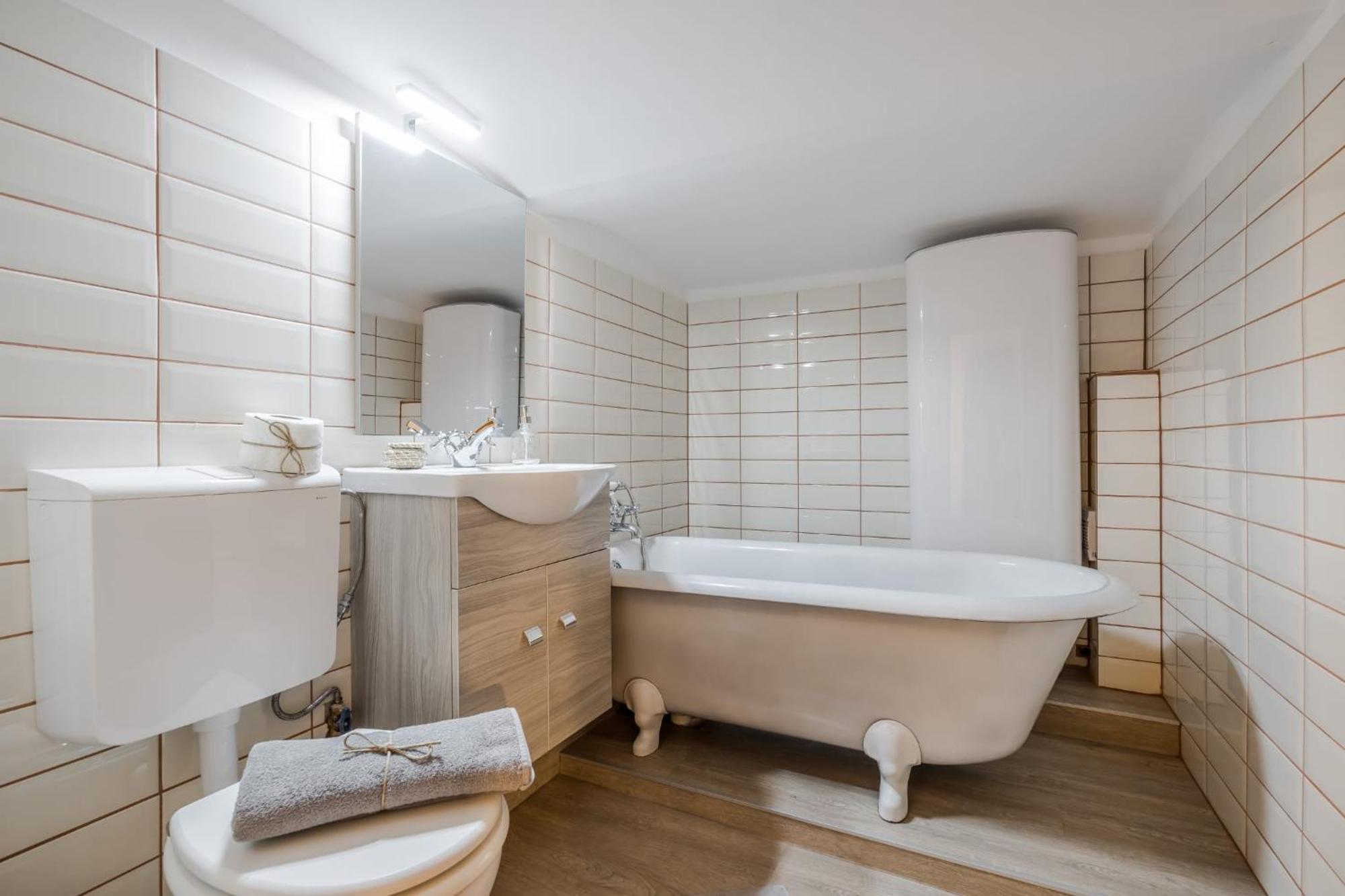 Wellness Wonderland: Garden, Sauna, Jacuzzi In Cbd Budapest Exteriör bild