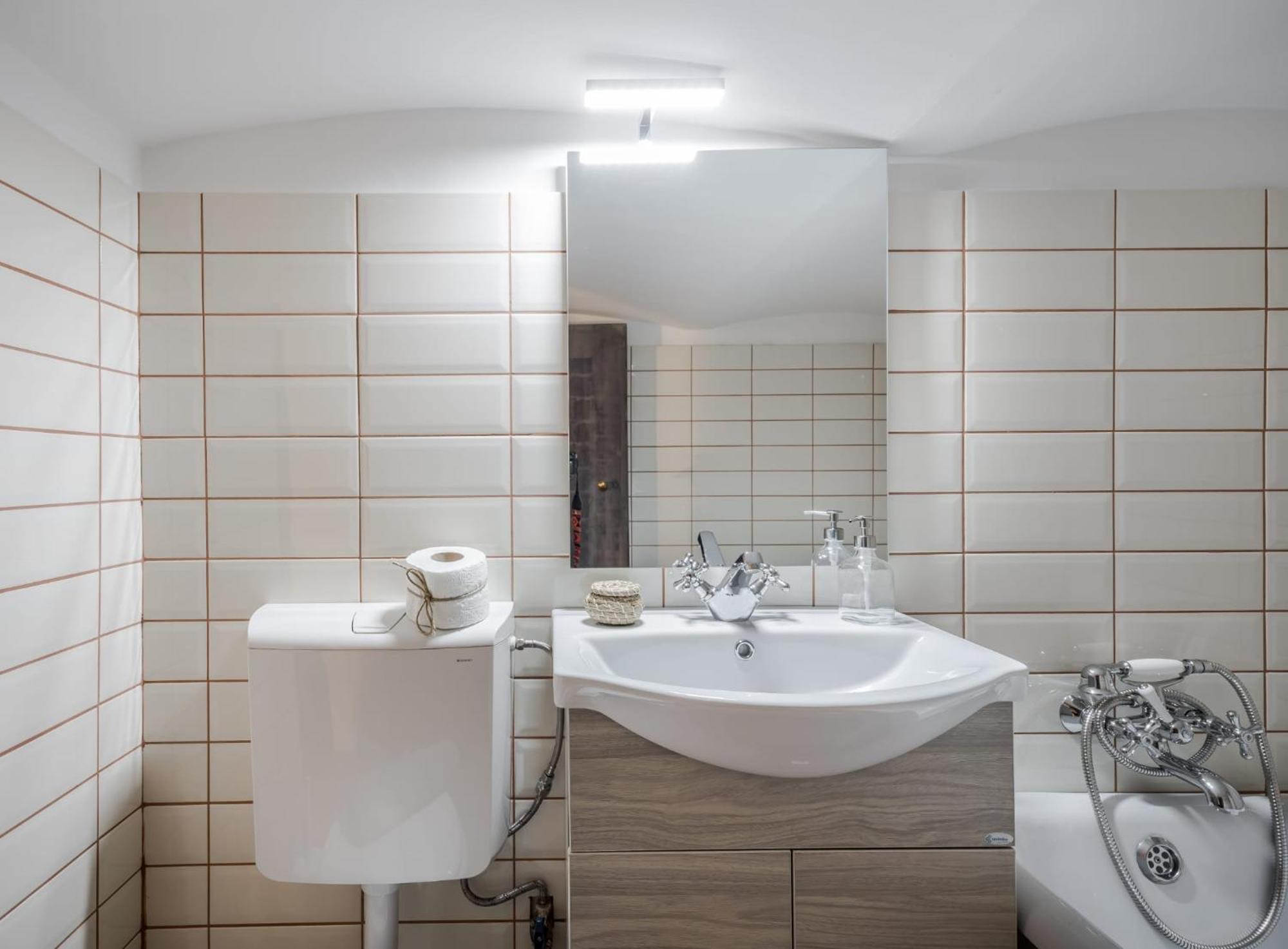 Wellness Wonderland: Garden, Sauna, Jacuzzi In Cbd Budapest Exteriör bild