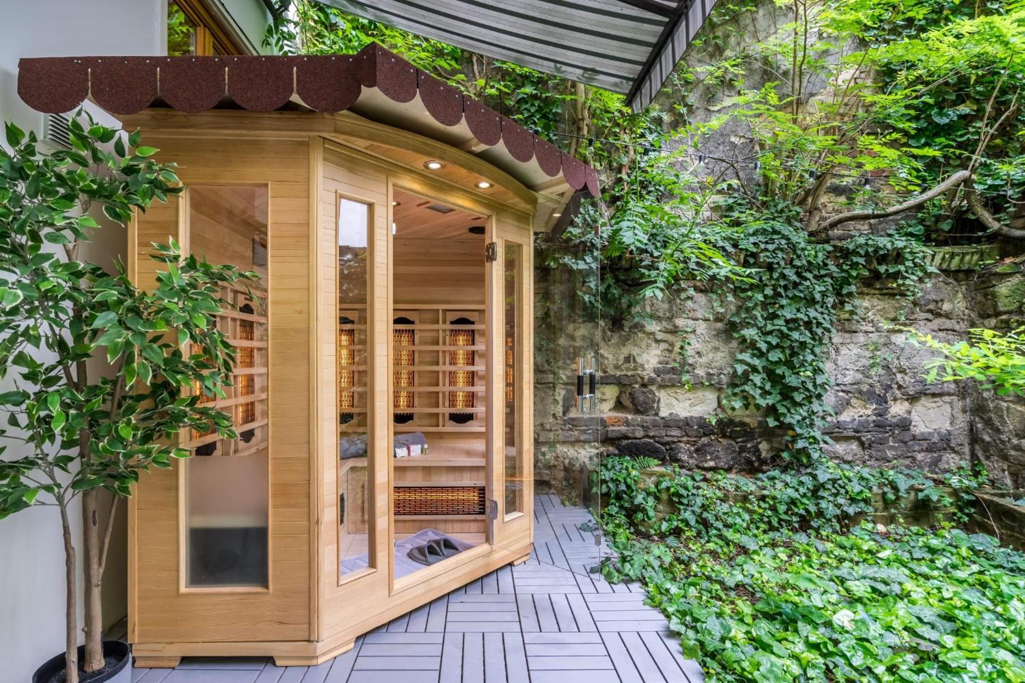 Wellness Wonderland: Garden, Sauna, Jacuzzi In Cbd Budapest Exteriör bild